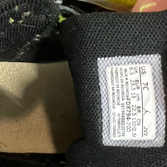 Jordan Toddler 7C Air Jordan 1 Mid SE "Volt/Vivid Orange" sneakers - Picture 5 of 5